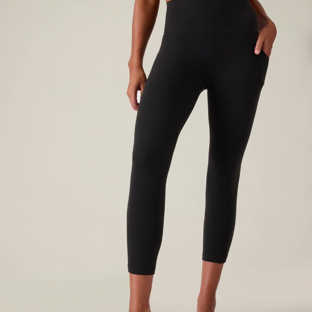 Athleta Salutation Stash Pocket II Capri